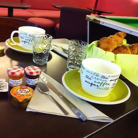 Le Thy Hotel Ploërmel Kültér fotó