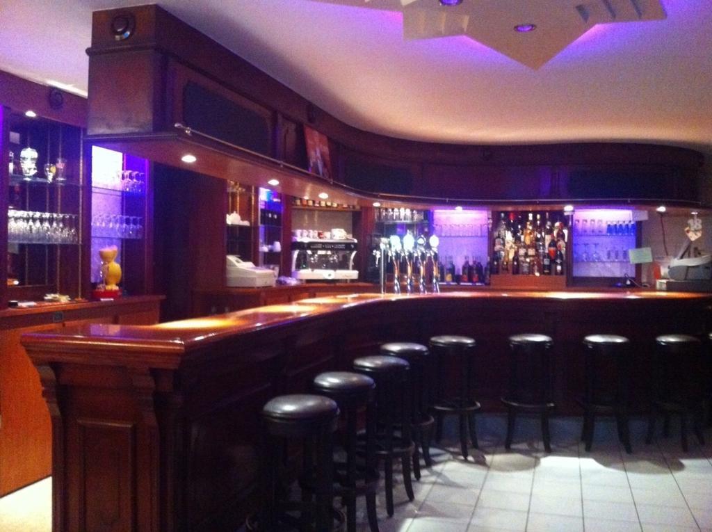 Le Thy Hotel Ploërmel Kültér fotó