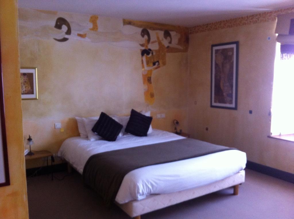 Le Thy Hotel Ploërmel Kültér fotó